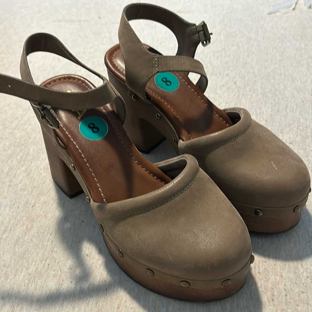Ladies size 8 brown platform shoes
